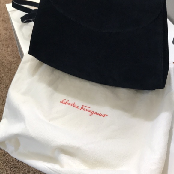 Vintage NWOT Salvatore Ferragamo suede clutch/crossbody bag! - Picture 11 of 11